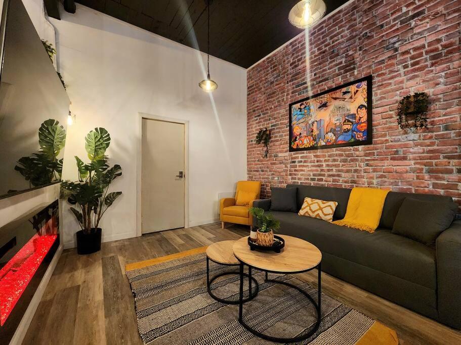Loft Style Industriel-Centre-Ville+Parking Gratuit Ciudad de Quebec Habitación foto